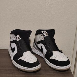 AJ 1 mid
